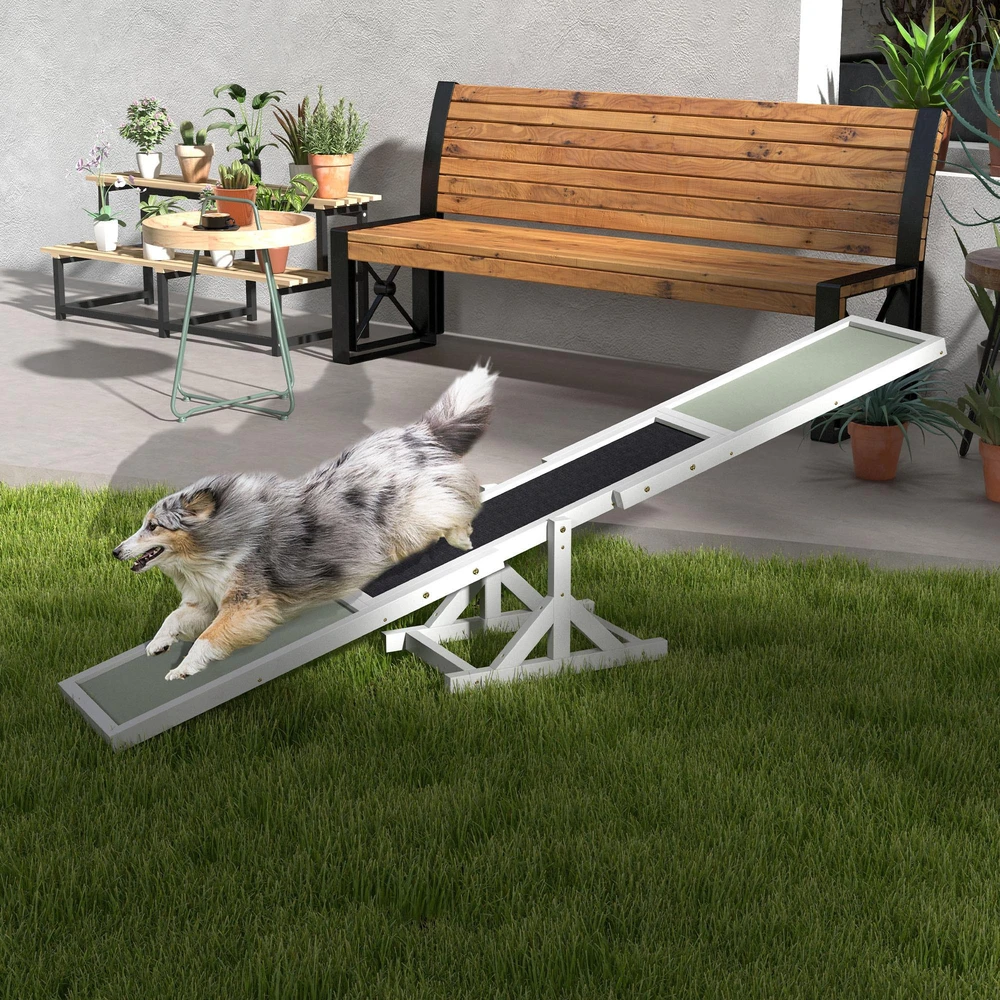 PawHut šunų sūpuoklės, medinės šunų „Agility“ sūpuoklės, neslidus šunų „Agility“ rampų treniruoklis šunims iki 30 kg, pusiausvyrai lavinti, 180 x 30 x 30 cm, baltos spalvos