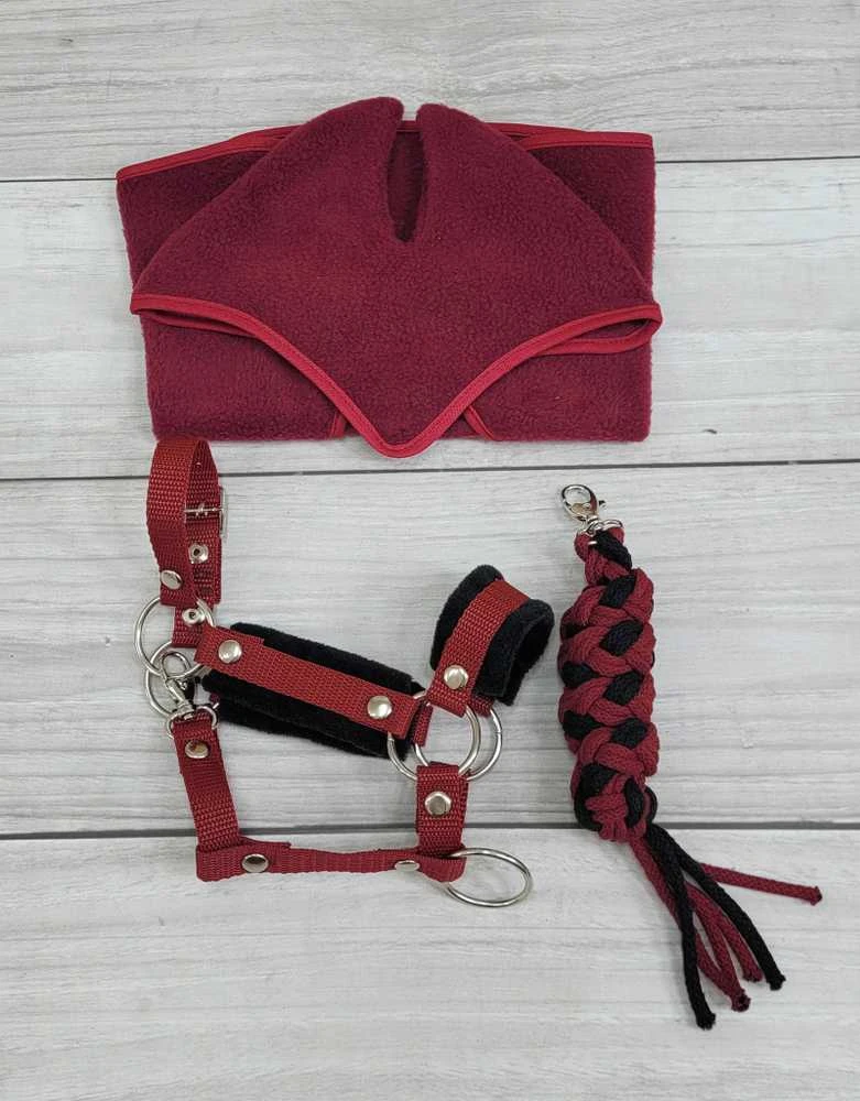 Super Hobby Horse Reguliuojamas kantaras hobi arkliukui – burgundinis su juoda pūkine apdaila