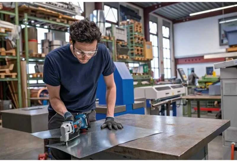 Bosch GSC 18V-16 E Solo, dėžutė
