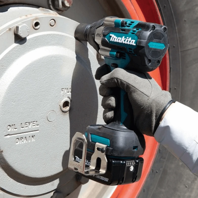 Makita DTW700RTJ Akumuliatorinis smūginis veržliasukis 18V, 2x5,0Ah Li-ion, 700/1000 Nm, 1/2", LED, MAKPACK