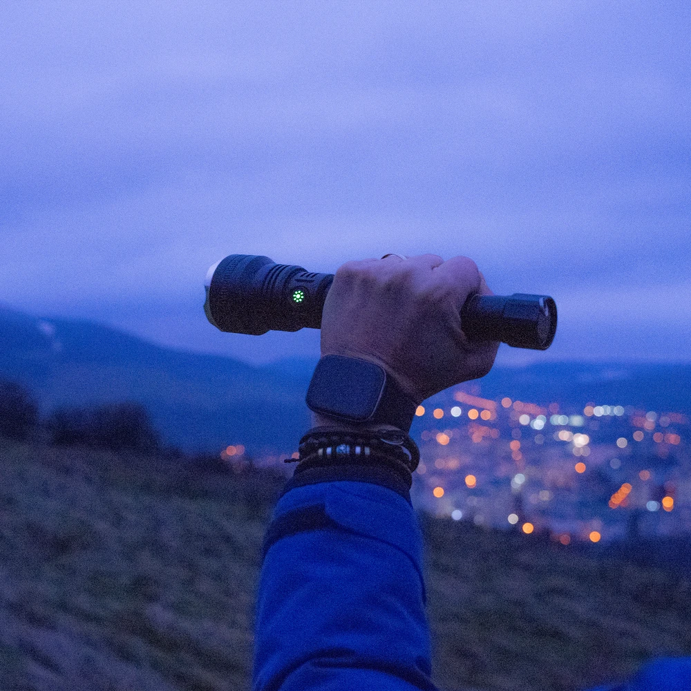 Aliumininis žibintuvėlis PNI Adventure F410, su 10W LED, 700 liumenų, iki 250 m, IP44, USB Type C, komplekte 3000mAh baterijos