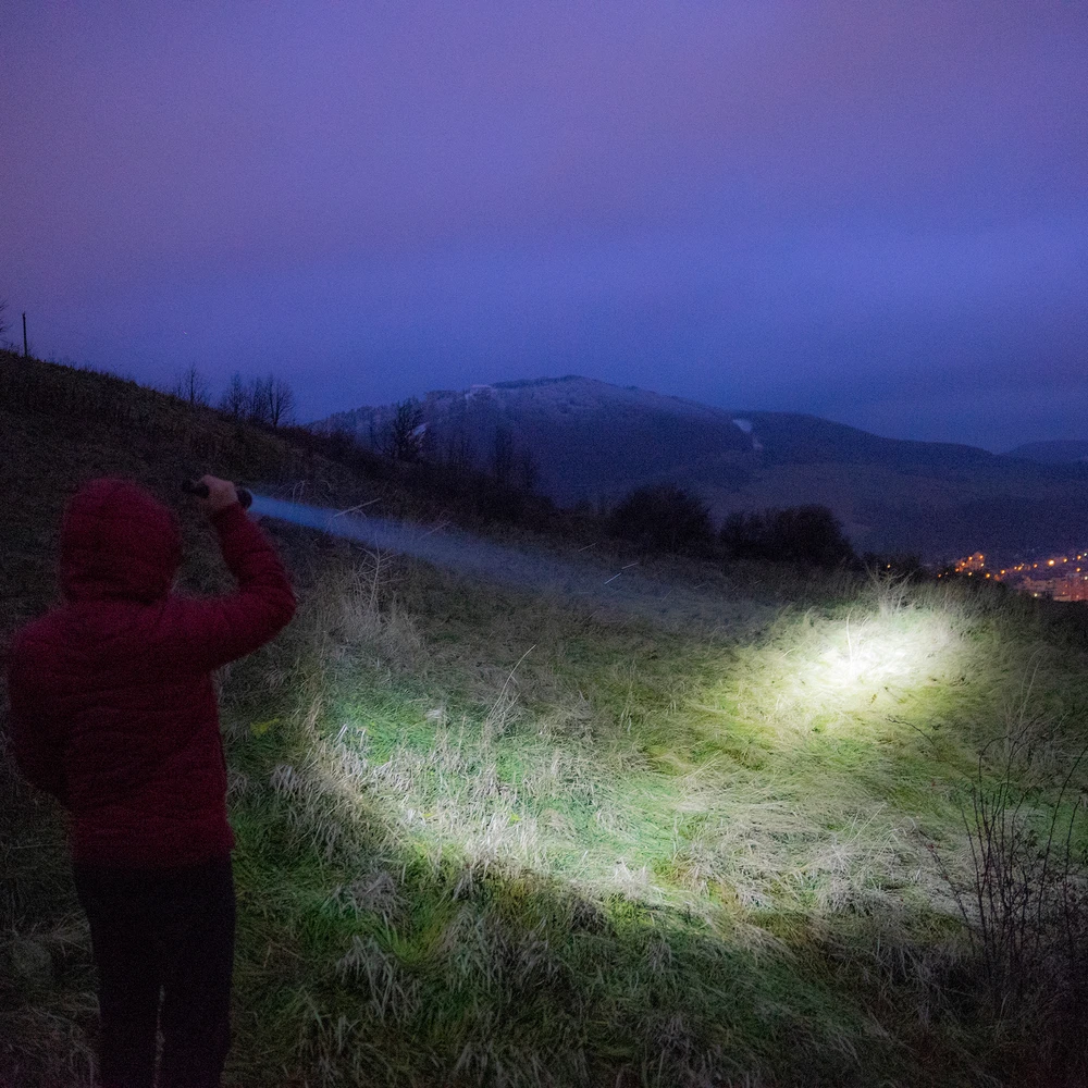 Aliumininis žibintuvėlis PNI Adventure F410, su 10W LED, 700 liumenų, iki 250 m, IP44, USB Type C, komplekte 3000mAh baterijos
