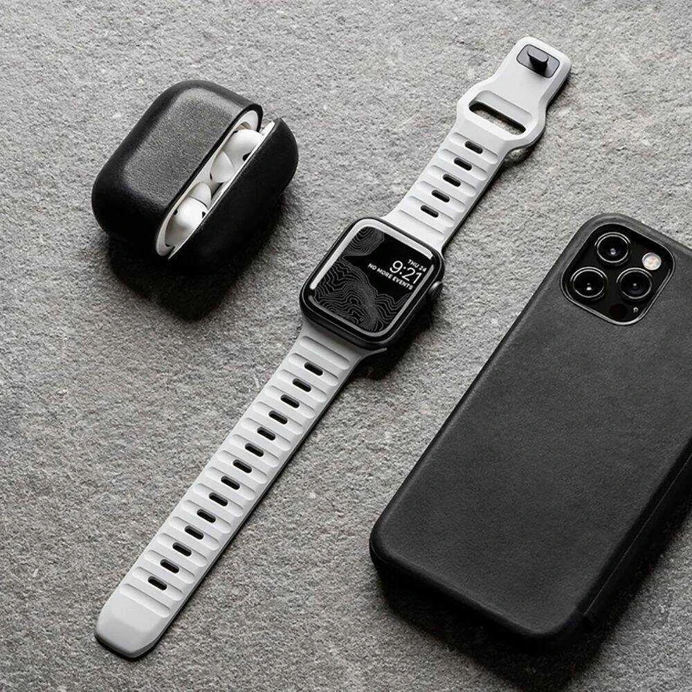 Apyrankė Apple Watch 4 / 5 / 6 / 7 / 8 / SE / Ultra (42 / 44 / 45 / 49 mm) Tech-Protect Iconband Line juodos spalvos