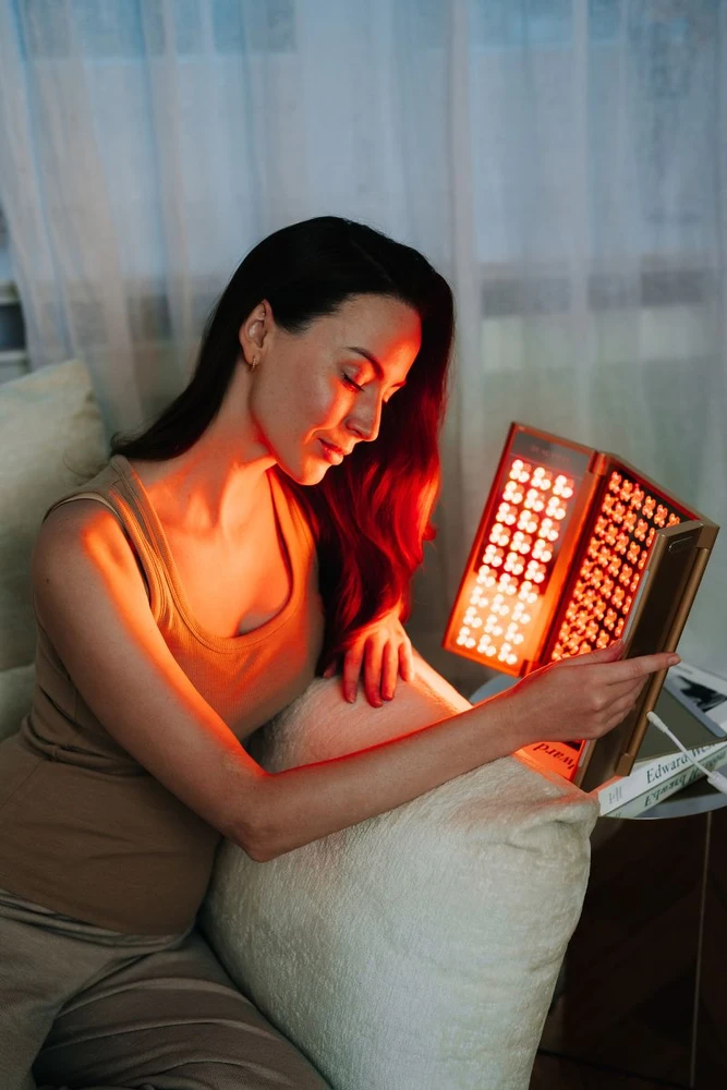 LED Šviesos Terapijos Panelė - Beautifly BeautiLight Duo Golden 496 Diodai 5 Bangos Ilgiai 465–1064 nm 12 Programų 3 Intensyvumai Sulankstoma 38 × 27 × 4 cm