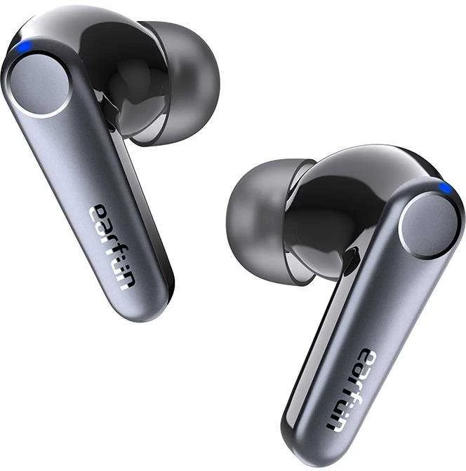 EarFun Air Pro 3 ausinės su mėlyno indikatoriaus lempute