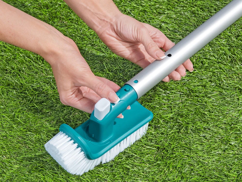 Bestway AquaScrub besisukantis baseino valymo šepetėlis 58786
