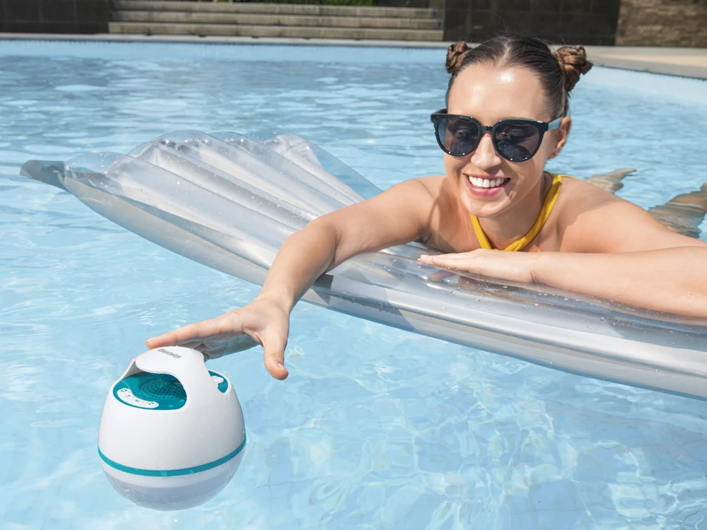 Bestway plaukiojantis MusicWave™ garsiakalbis su Bluetooth ir 58700 LED lempute