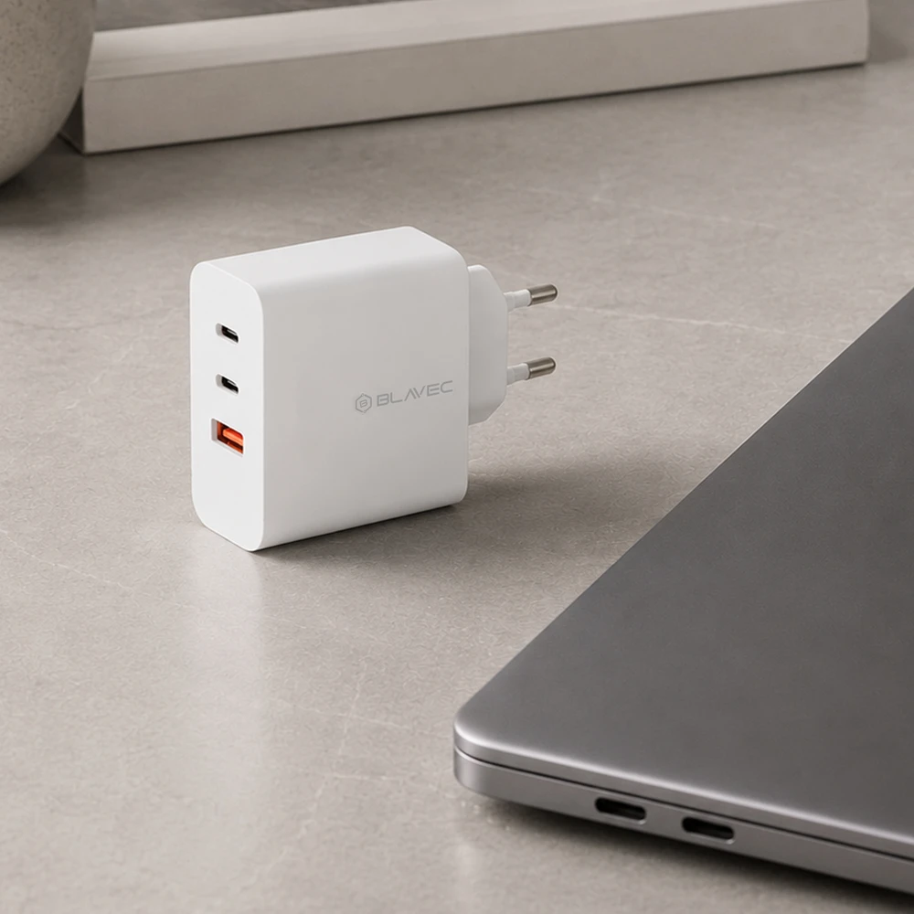 Blavec laidinis įkroviklis BC-11 GaN – USB + 2xTyp C – QC PD 65W 3A su kablem Typ C į Typ C (TCBC11G-U2CW653A) baltos spalvos