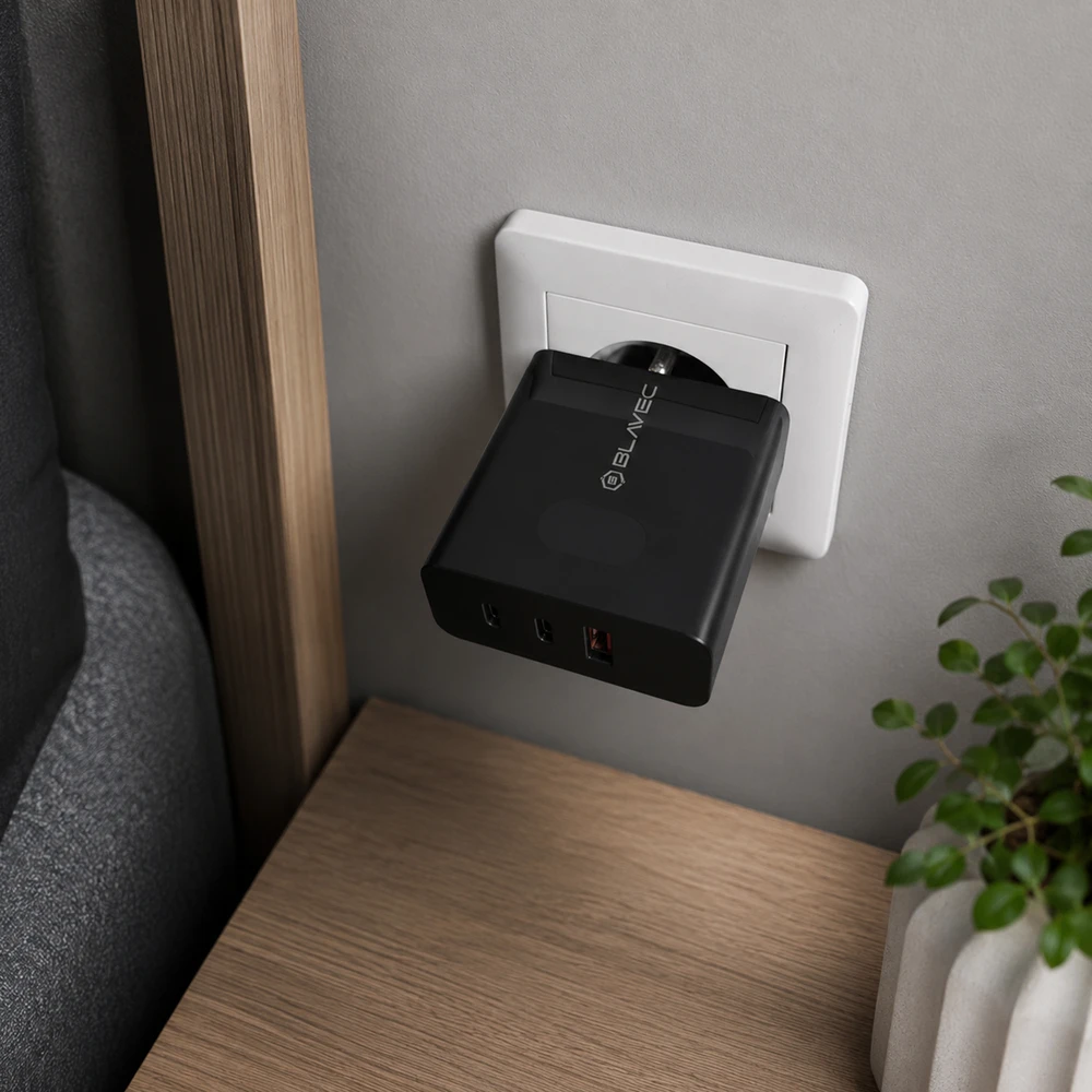 Blavec laidinis įkroviklis BC-11 GaN – USB + 2xTyp C – QC PD 65W 3A su kablem Typ C į Typ C (TCBC11G-U2CB653A) juodos spalvos