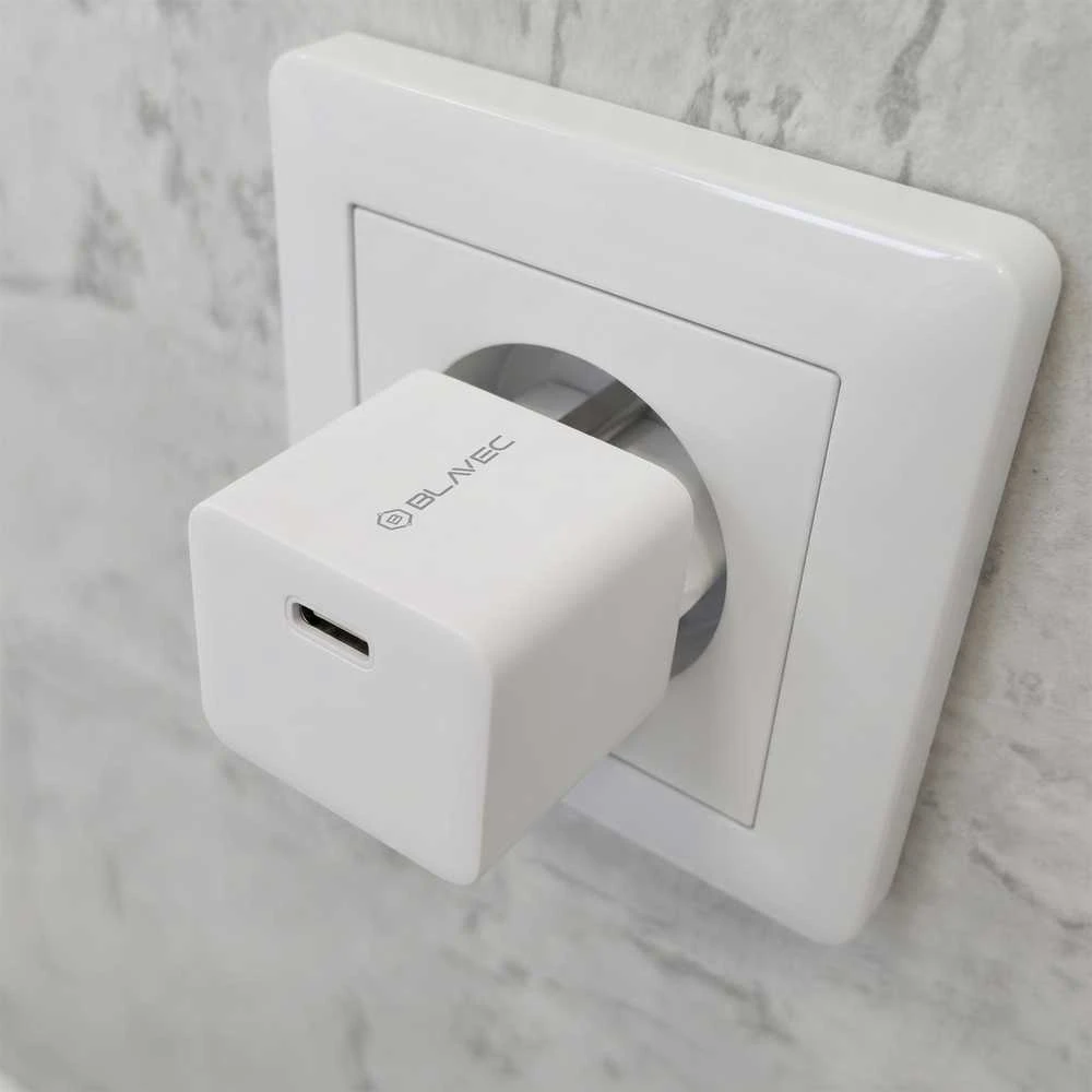 „Blavec“ sieninis įkroviklis BC-10 „Type C“ – PD 25W 3A su C–C tipo laidu (TCBC10-CW253A) baltos spalvos