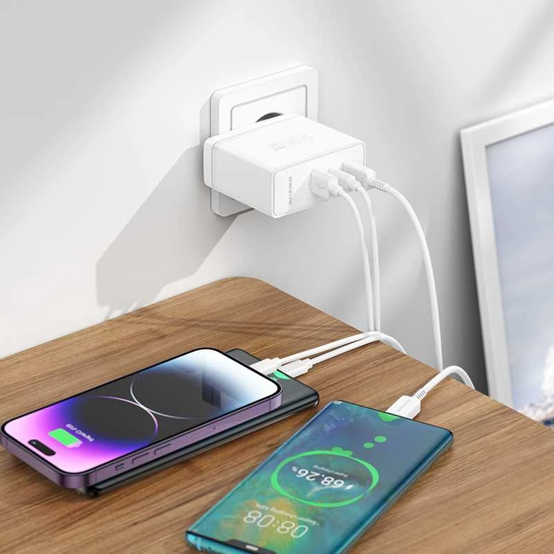 Borofone Laidinis įkroviklis BN11 Imperial – USB + 2xType C – QC 3.0 PD 100W baltos spalvos