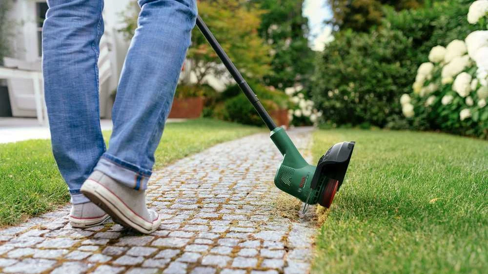 Akumuliatorinė žoliapjovė Bosch Easy GrassCut 18V-26 solo (be akumuliatoriaus ir kroviklio)
