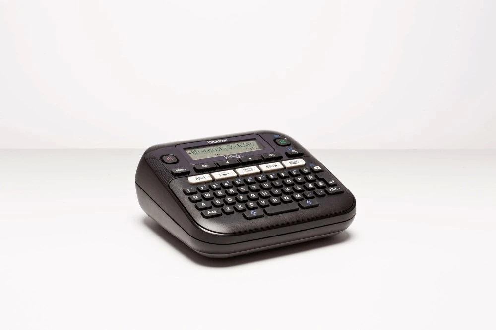 Etiketės spausdintuvas - Brother P-touch D210VP Terminis perdavimas, QWERTZ klaviatūra, 12mm