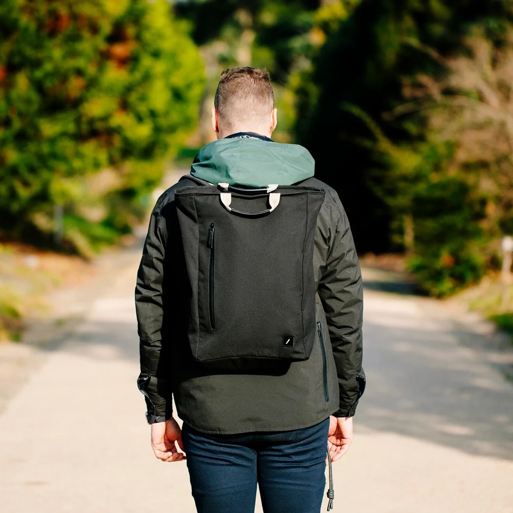 Native Union W.F.A 16" juoda