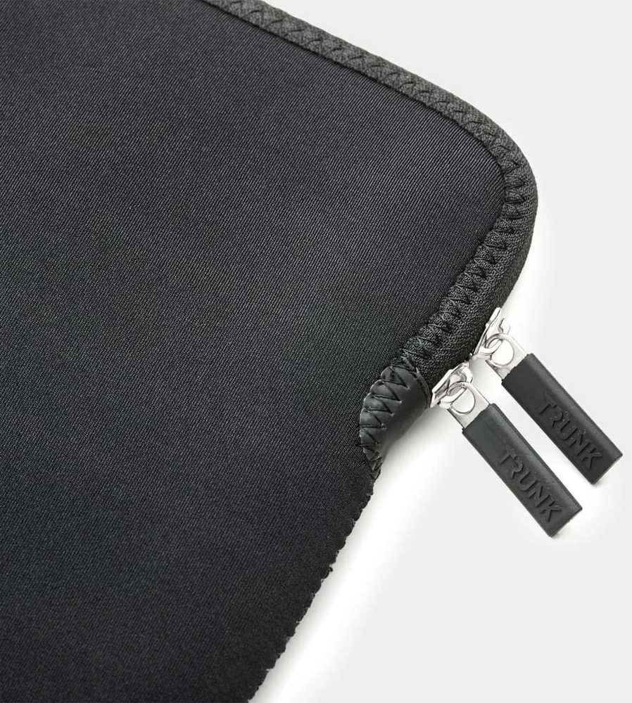 Trunk Neoprene Sleeve do MacBook 15" juoda