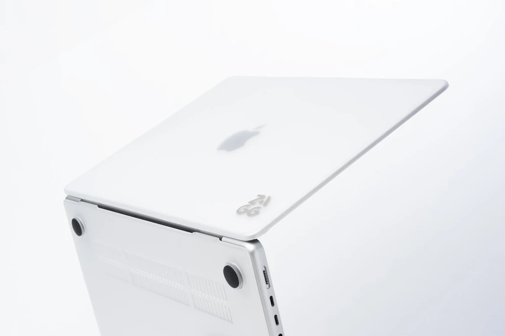 Carruzzo Zagg Hardshell do MacBook Pro 16" M1 / M2 / M3 / M4 clear