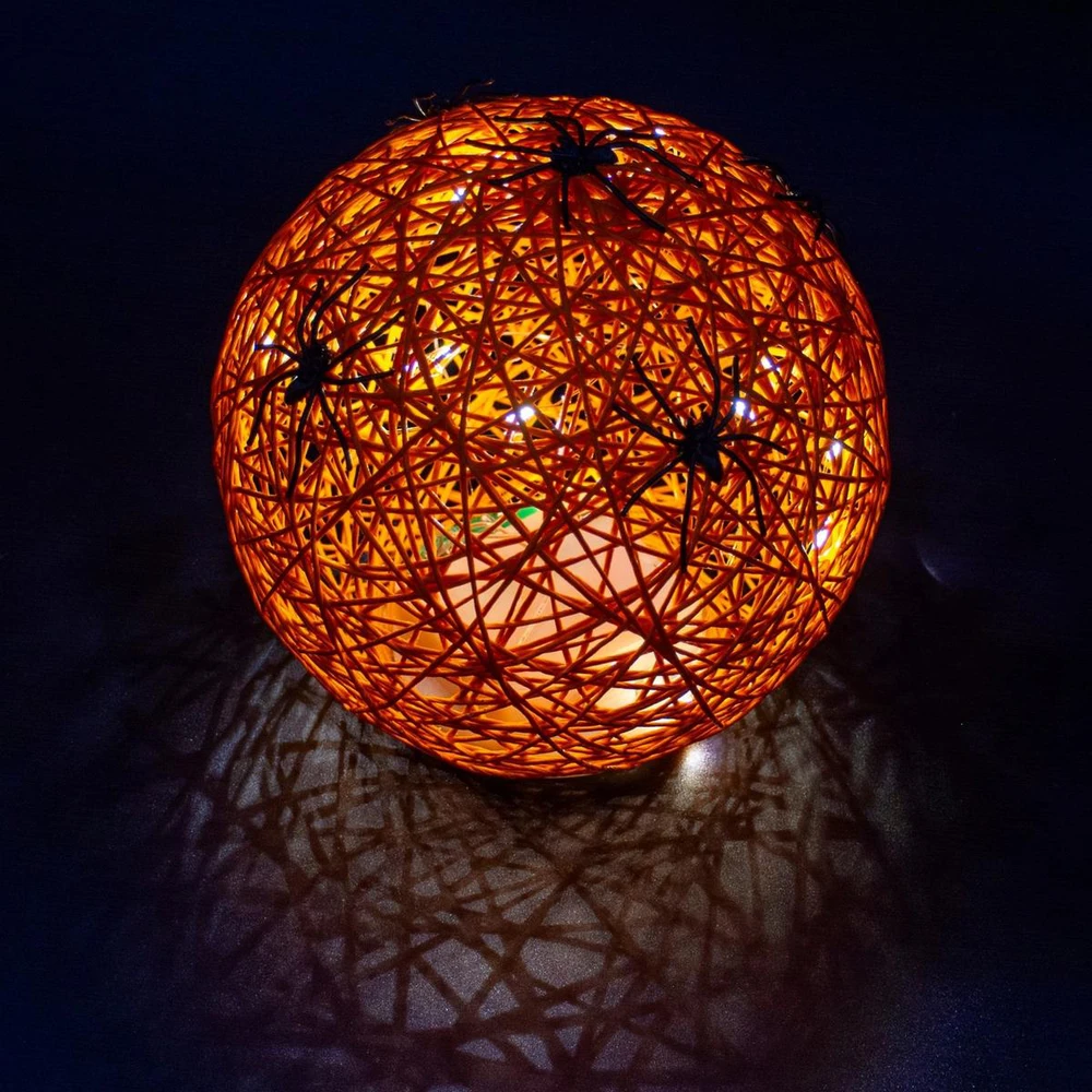 Christmas Decoration dekoratyvinis LED kamuolys su vorais 15 cm