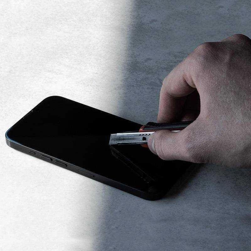 „Crong Nano Glass“ – viso ekrano apsaugantis hibridinis 9H apsauginis stiklas Apple iPhone 16e / 14 / 13 / 13 Pro telefonui