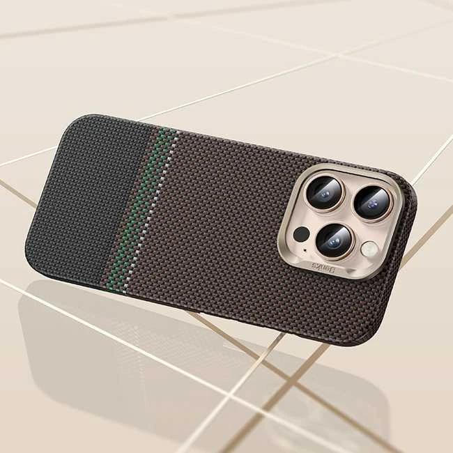 „Benks Magnetic Armor Air Prestige Kevlar 600D“ dėklas (G065), skirtas Apple iPhone 16 Pro telefonui.