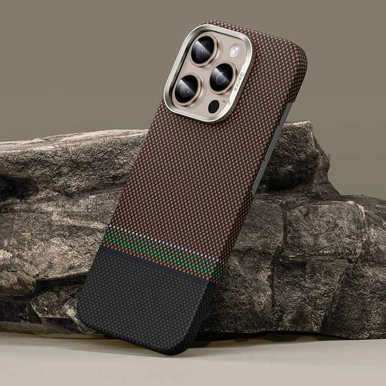 „Benks Magnetic Armor Air Prestige Kevlar 600D“ dėklas (G065), skirtas Apple iPhone 16 Pro telefonui.