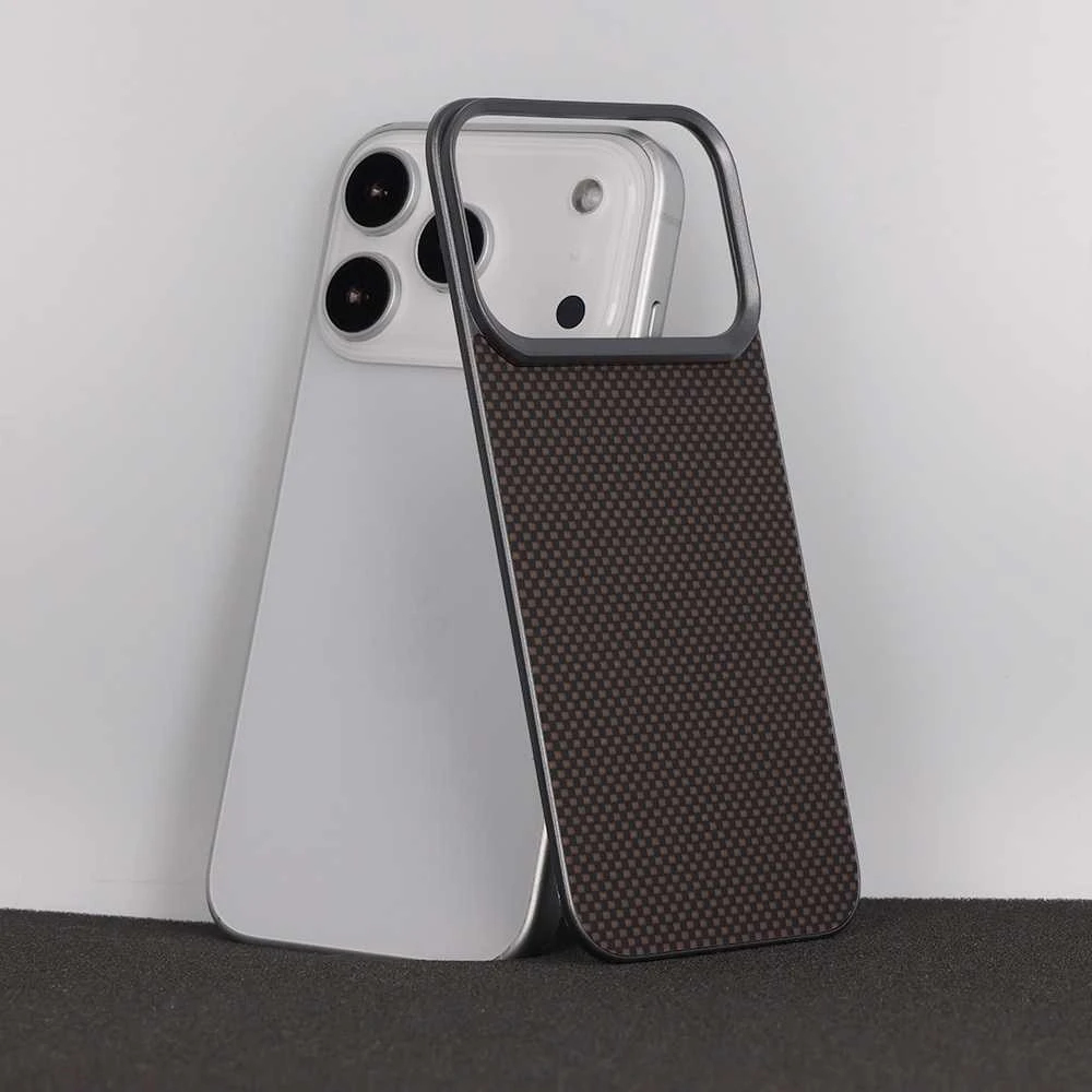 Dėklas Liavec Carbon Layer Magsafe Aramid Fiber Cover skirtas Apple iPhone 17 Pro auksinis