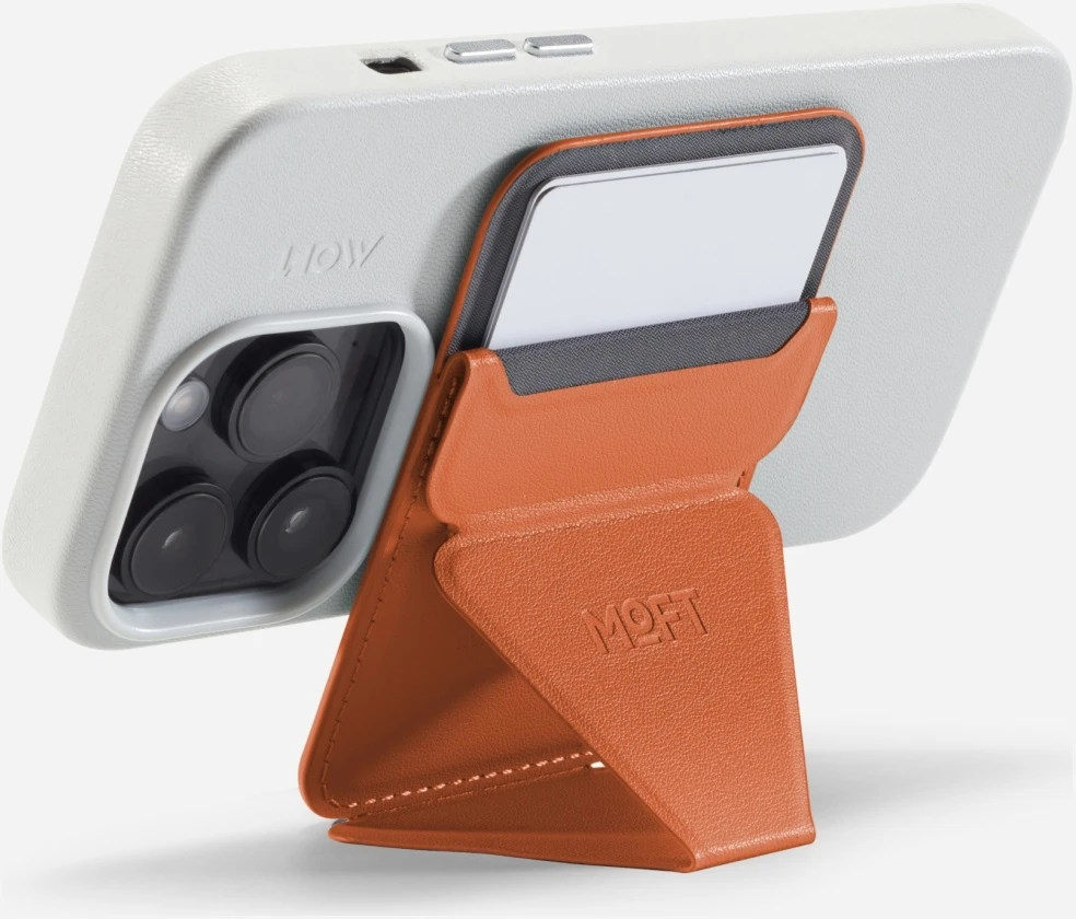 „Moft Movas Snap-On MagSafe“ magnetinė piniginė ir telefono laikiklis su saulės spinduliais