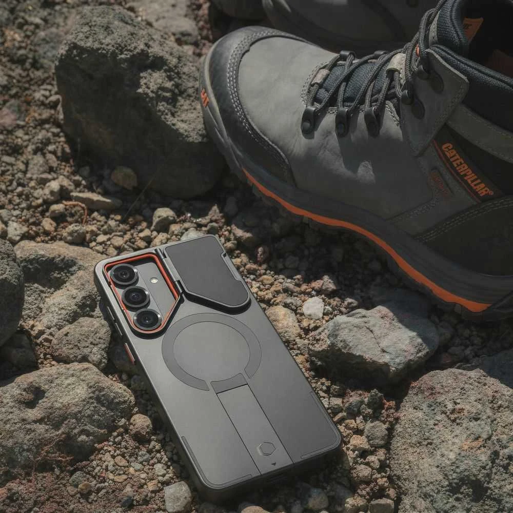 Dėklas Tech-Protect Kevlar Aura MagSafe Samsung Galaxy S26 juodos spalvos/oranžinės spalvos