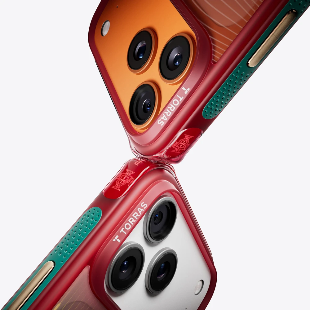 Dėklas „Torras Ostand Q3 Air World Cup Limited“, raudonas – „Apple iPhone 17 Pro Max“