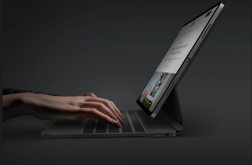 „Uniq Venno Pro“ magnetinis išmanusis dėklas su klaviatūra, skirtas „iPad Air 10.9" (2020/2022) / „Pro 11" (2021/2022) / „Air 11" (2024/2025/2026)“ - Juodas
