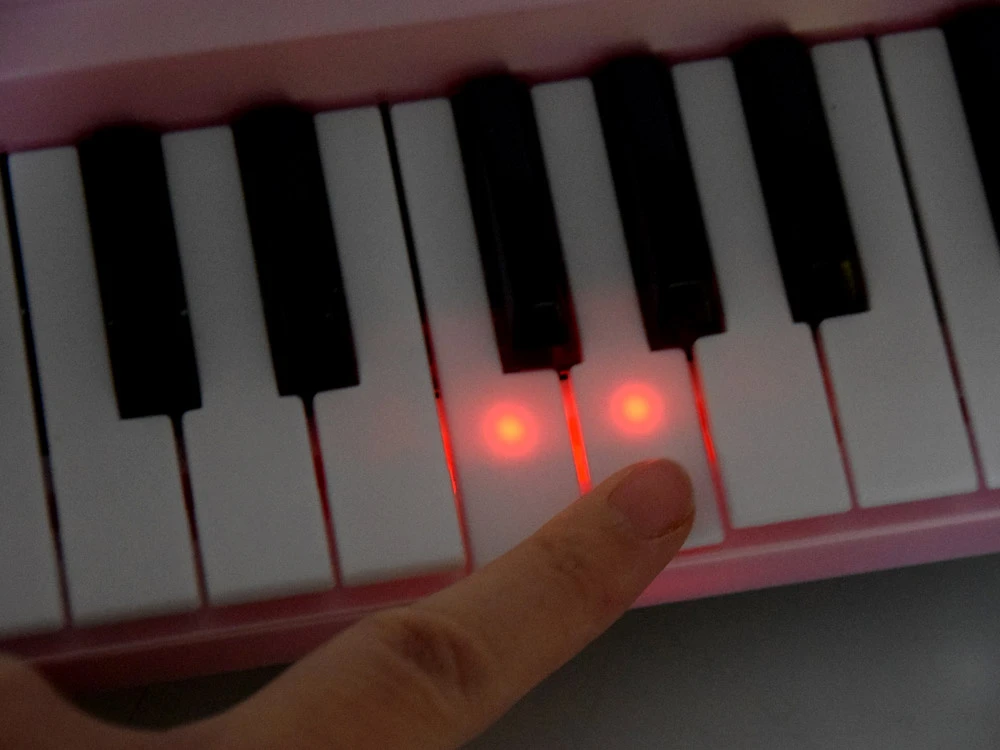 Jokomisiada Klaviatūros žaislas su šviečiančiais klavišais IN0151