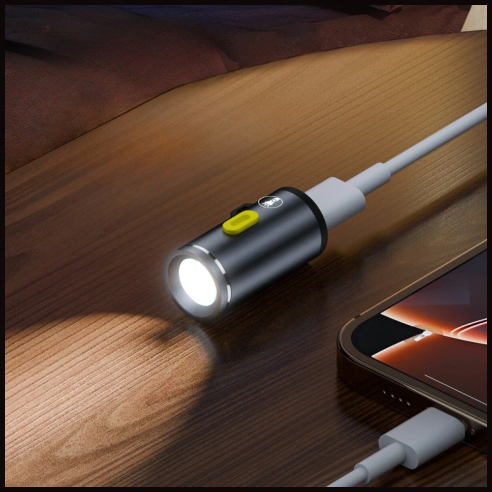 4 viename priedų rinkinys: 4smarts Explorer USB-C raktų pakabuko laidas, USB-C–USB-C adapteris, USB-C žiebtuvėlis, U formos aprašymas - Prekės nuotrauka