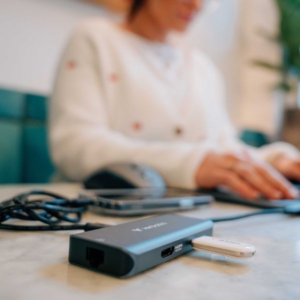 Adapteris šakotuvas Verbatim USB-C/HDMI/3xUSB-A 3.2/RJ45 aliuminis 32157 aprašymas - Prekės nuotrauka