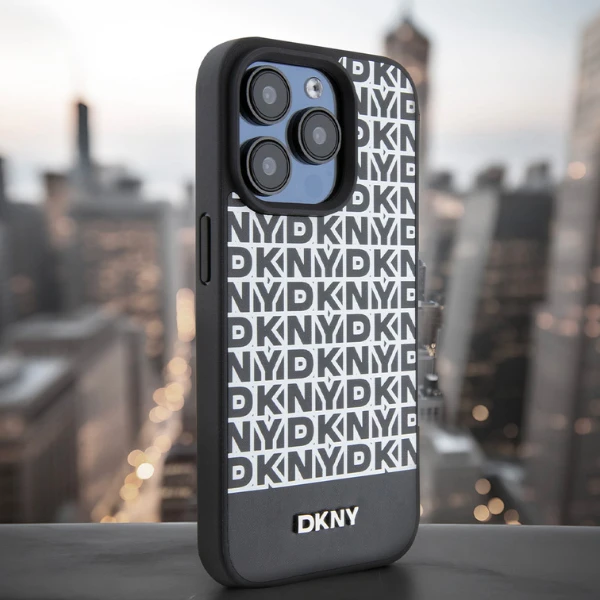 Apple iPhone 15 Pro Max DKNY odinis dėklas Printed Pattern Metal Logo MagSafe (DKHMP15XPSOSPK) juodos spalvos aprašymas - Prekės nuotrauka Apple iPhone 15 Pro Max DKNY odinis dėklas Printed Pattern Metal Logo MagSafe (DKHMP15XPSOSPK) juodos spalvos aprašymas - Prekės nuotrauka