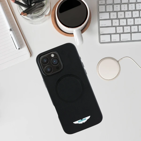 Dėklas Aston Martin HC FW Logo Apple iPhone 16 Pro Max MagSafe juodos spalvos aprašymas - Prekės nuotrauka