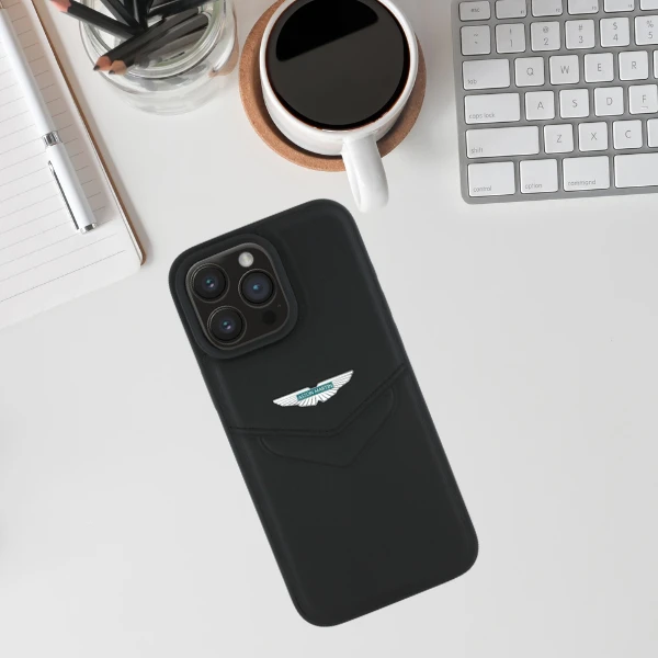 Dėklas Aston Martin HC Leather Victory Design Apple iPhone 16 Pro juodos spalvos aprašymas - Prekės nuotrauka