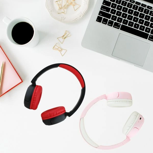 Ausinės Hello Kitty Face Logo Bluetooth raudonos spalvos aprašymas - Prekės nuotrauka Ausinės Hello Kitty Face Logo Bluetooth raudonos spalvos aprašymas - Prekės nuotrauka