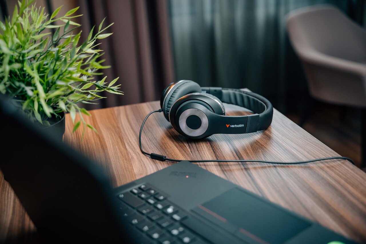 Ausinės Verbatim TruSound USB-C juodos spalvos 30198 aprašymas - Prekės nuotrauka