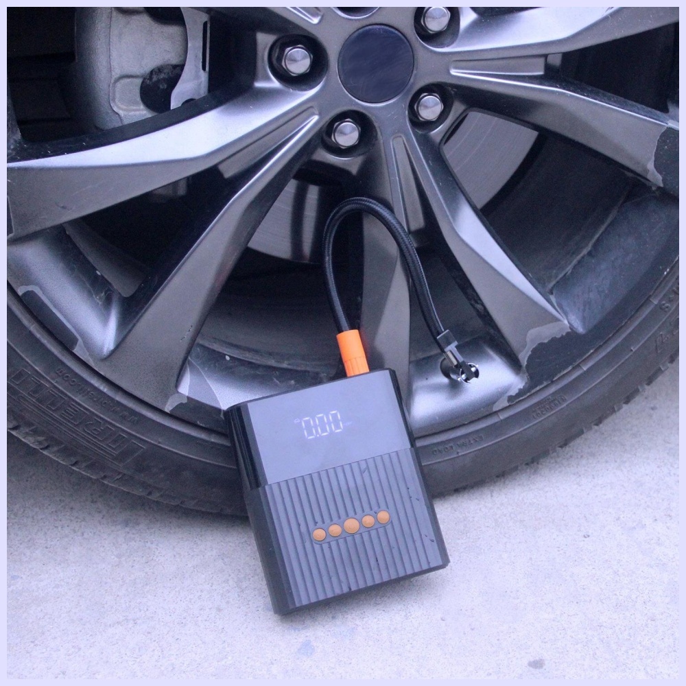 Automobilinis užvedimo įrenginys 4smarts PitStop+ 8800mAh išorinė baterija su kompresoriumi ir žibintuvėliu, juodos spalvos aprašymas - Prekės nuotrauka