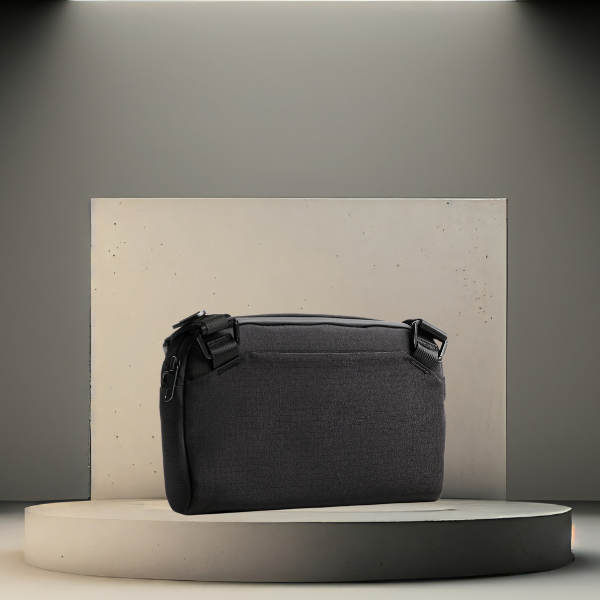 Bag UNIQ Arden Sling 2L juodos spalvos aprašymas - Prekės nuotrauka