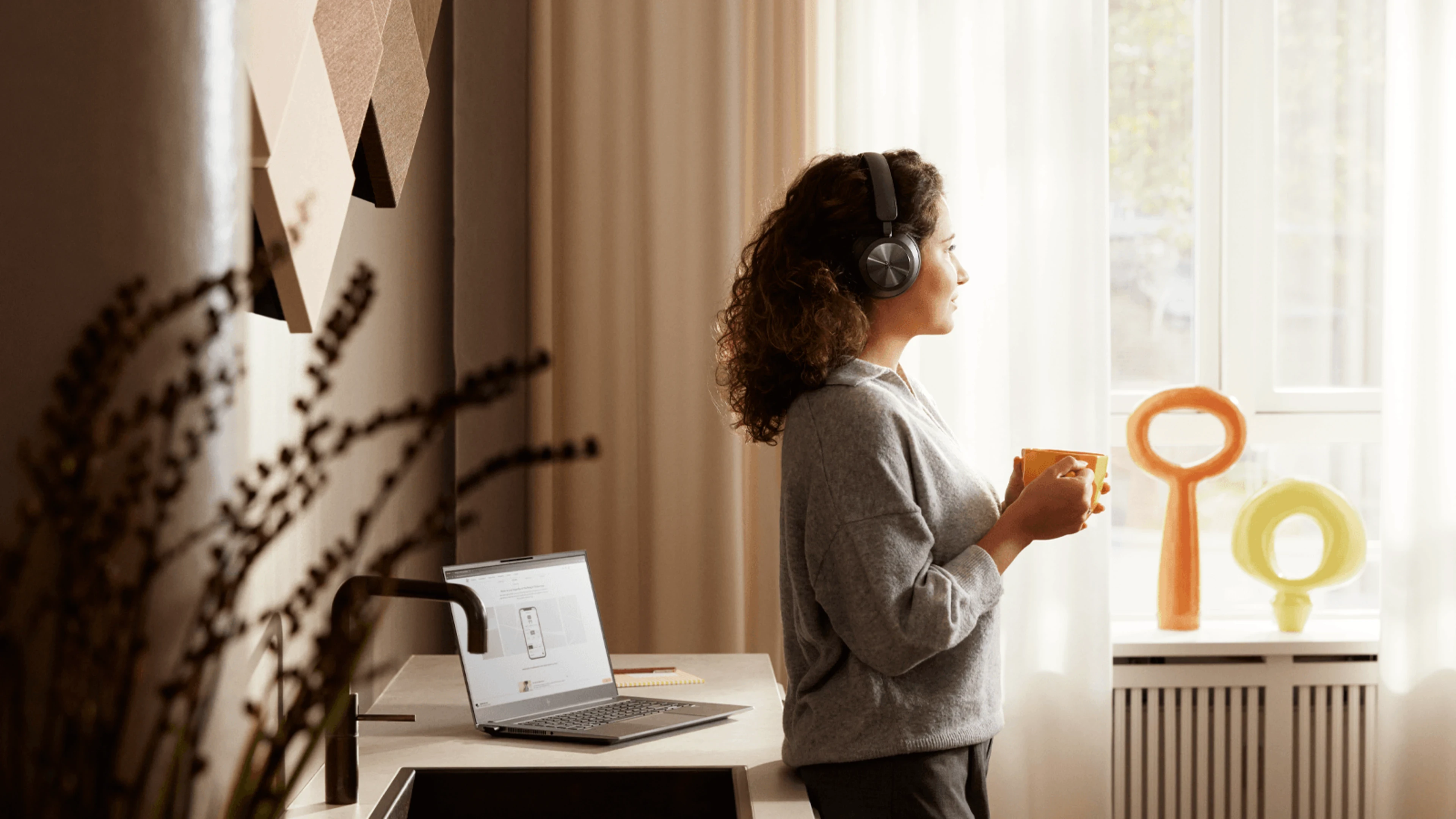 Bang & Olufsen Beocom Portal UC OE Ausinės juodo antracito spalvos aprašymas - Prekės nuotrauka Bang & Olufsen Beocom Portal UC OE Ausinės juodo antracito spalvos aprašymas - Prekės nuotrauka