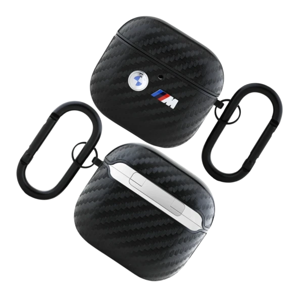 BMW BMA4WMPUCA2 AirPods 4 ausinių dėklas juodos spalvos Carbon Double Metal Logo aprašymas - Prekės nuotrauka