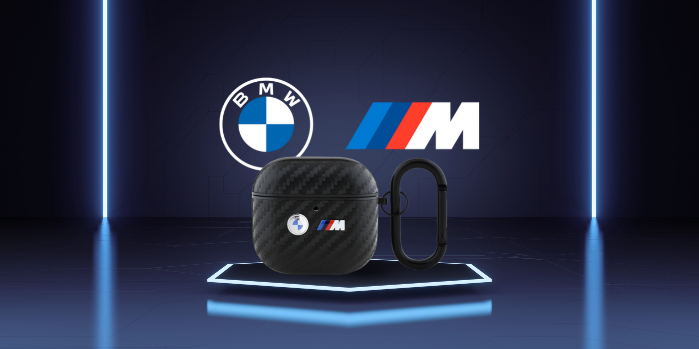 BMW BMA4WMPUCA2 AirPods 4 dėklas juodos spalvos Carbon Double Metal Logo aprašymas - Prekės nuotrauka BMW BMA4WMPUCA2 AirPods 4 dėklas juodos spalvos Carbon Double Metal Logo aprašymas - Prekės nuotrauka