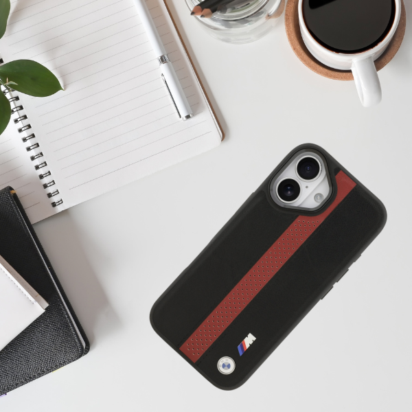 BMW M Perforated Stripe Logo MagSafe Dėklas for iPhone 17 Raudona aprašymas - Prekės nuotrauka
