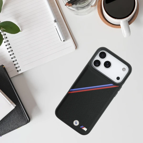 BMW M Tricolor Metal Logo MagSafe dėklas skirtas Apple iPhone 17 Pro Max juodos spalvos aprašymas - Prekės nuotrauka BMW M Tricolor Metal Logo MagSafe dėklas skirtas Apple iPhone 17 Pro Max juodos spalvos aprašymas - Prekės nuotrauka