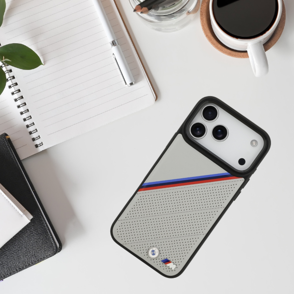 BMW M Tricolor Metal Logo MagSafe dėklas Apple iPhone 17 Pro Max pilkos spalvos aprašymas - Prekės nuotrauka