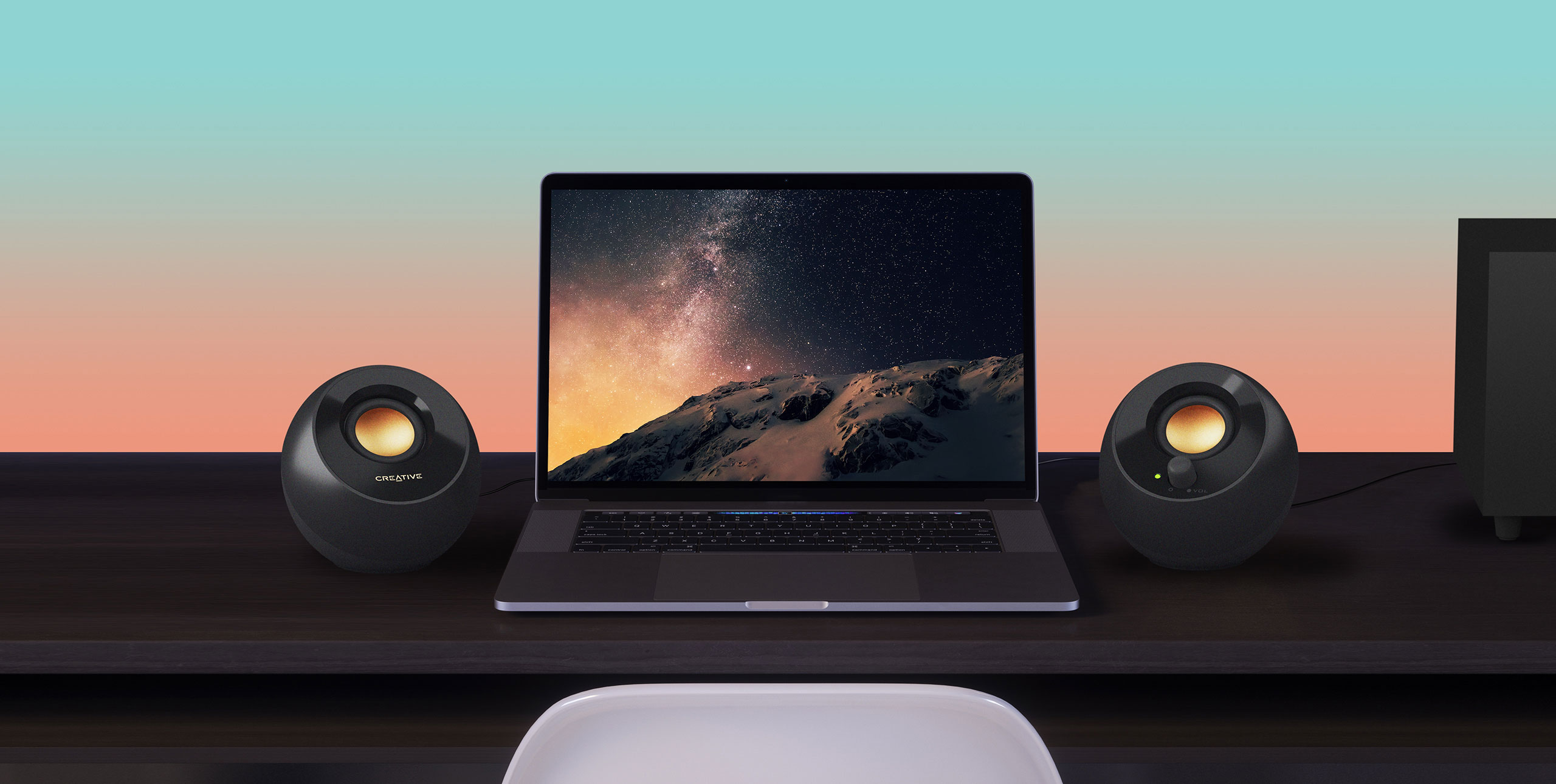 Kompiuterio kolonėlės Creative 2.1 stalinis garsiakalbių komplektas Pebble Plus su žemų dažnių garsiakalbiu, juodas aprašymas - Prekės nuotrauka