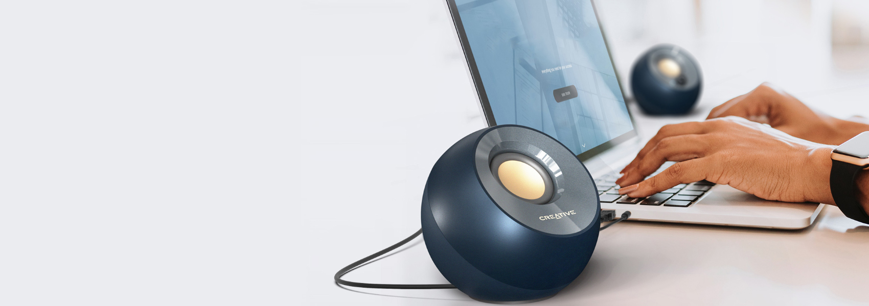 Kompiuterio kolonėlės Creative kompiuterinės kolonėlės 2.0 Pebble V2 juodos spalvos USB-C aprašymas - Prekės nuotrauka