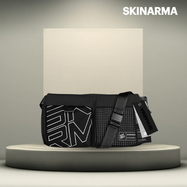 Crossbody Bag Skinarma Jager juodos spalvos aprašymas - Prekės nuotrauka