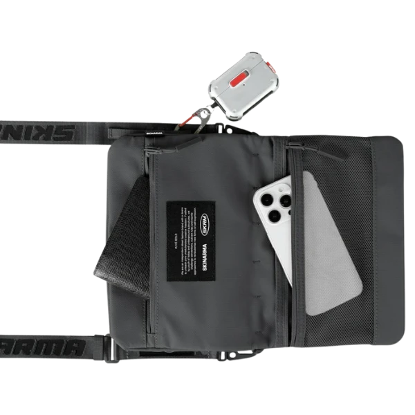 Crossbody Bag Skinarma Juno pilkos spalvos aprašymas - Prekės nuotrauka