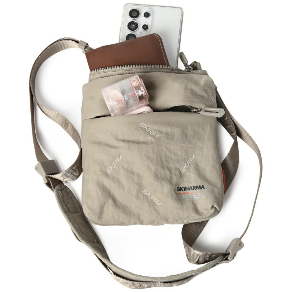 Crossbody krepšys Skinarma Jax juodas aprašymas - Prekės nuotrauka